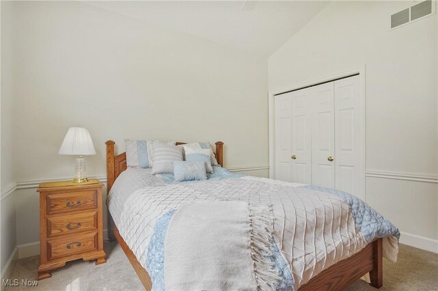 1983 Fox Trace Trl, Cuyahoga Falls, OH 44223 - bedroom featuring carpet flooring, a closet, lofted ceiling, and baseboards