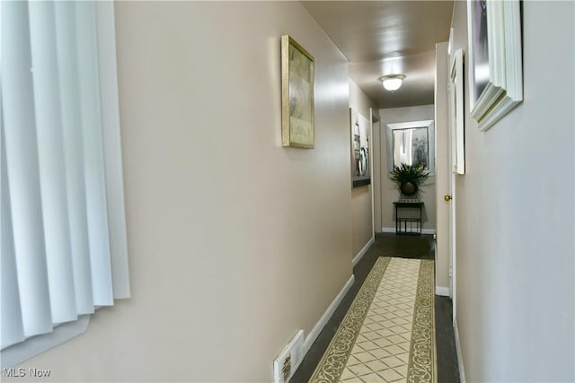 3053 E Market St, Warren, OH 44483 - hall featuring baseboards