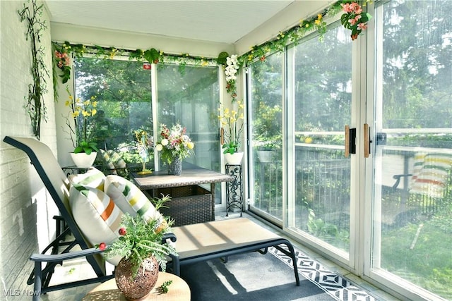 3053 E Market St, Warren, OH 44483 - sunroom featuring healthy amount of natural light
