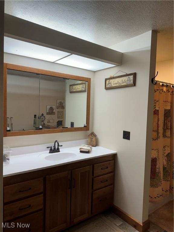 51001 Run Rd, Beallsville, OH 43716 - full bathroom with vanity and baseboards
