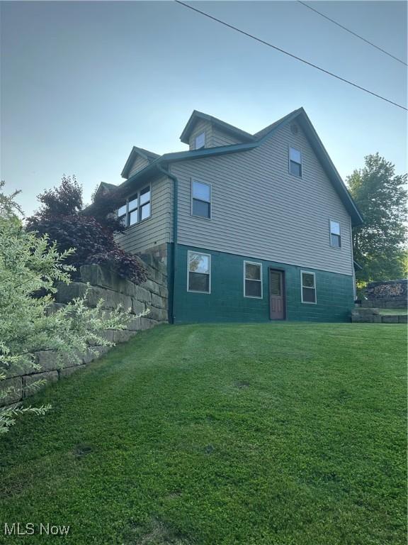51001 Run Rd, Beallsville, OH 43716 - back of house with a yard