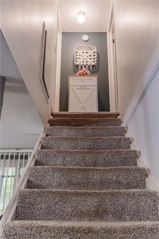 715 Locust St S, Canal Fulton, OH 44614 - view of staircase