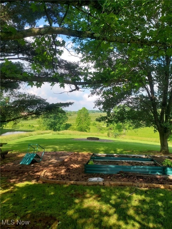 130 Maze Rd, Belpre, OH 45714 - view of community with a yard