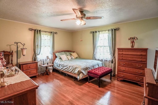 5920 Renninger Rd, New Franklin, OH 44319 - bedroom featuring wood finished floors, a textured ceiling, and a ceiling fan