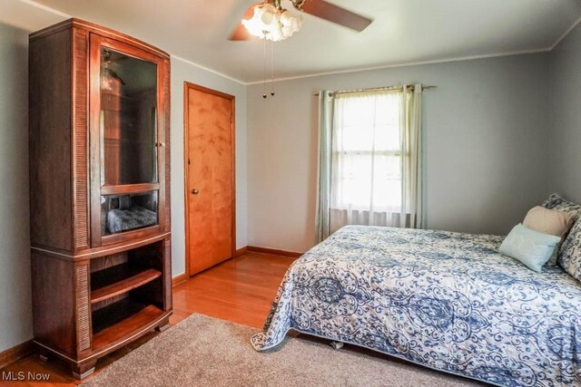 5920 Renninger Rd, New Franklin, OH 44319 - bedroom featuring wood finished floors, ornamental molding, baseboards, and ceiling fan