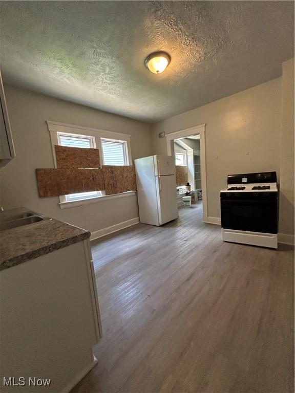 9004 Yale Ave, Cleveland, OH 44108 - photo 19