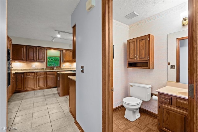 5011 Buttonbush Ln, North Royalton, OH 44133 - full bath featuring vanity, a textured ceiling, and toilet