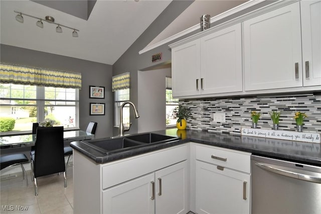 335 Devon Pond, Aurora, OH 44202 - kitchen featuring dishwasher, a sink, a peninsula, vaulted ceiling, and decorative backsplash