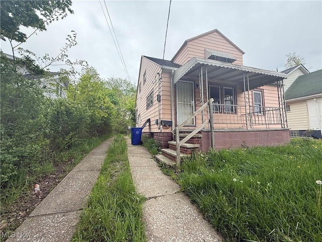 4678 E 147th St, Cleveland, OH 44128 - bungalow with a porch
