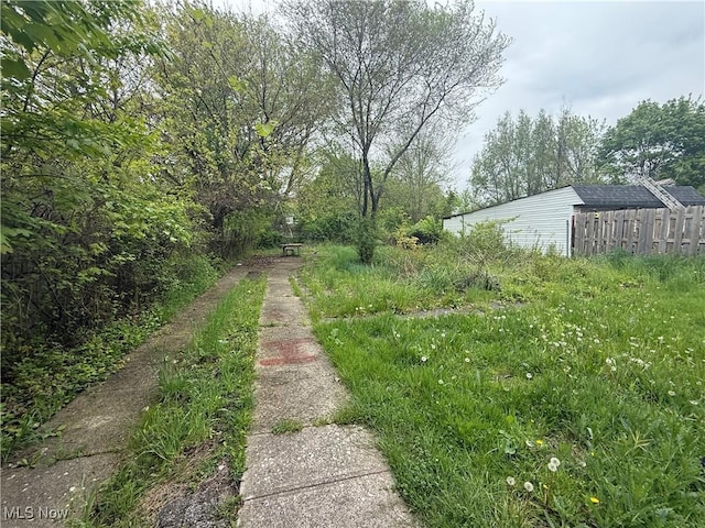 4678 E 147th St, Cleveland, OH 44128 - view of yard