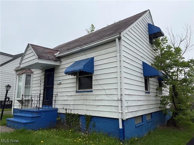 16814 Wayne Dr, Cleveland, OH 44128 - photo 2