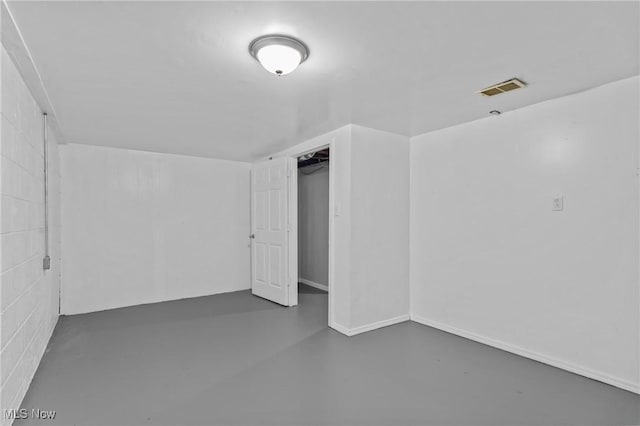 525 Cynthia Dr, Campbell, OH 44405 - bonus room featuring concrete flooring