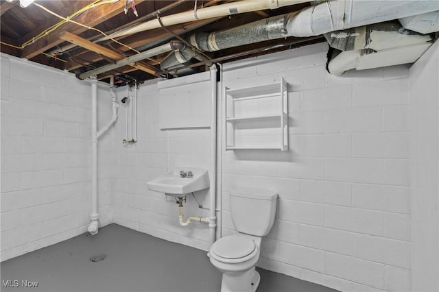 525 Cynthia Dr, Campbell, OH 44405 - bathroom featuring finished concrete flooring