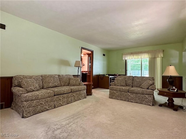 195 Fairlawn Ave, Niles, OH 44446 - view of carpeted living room