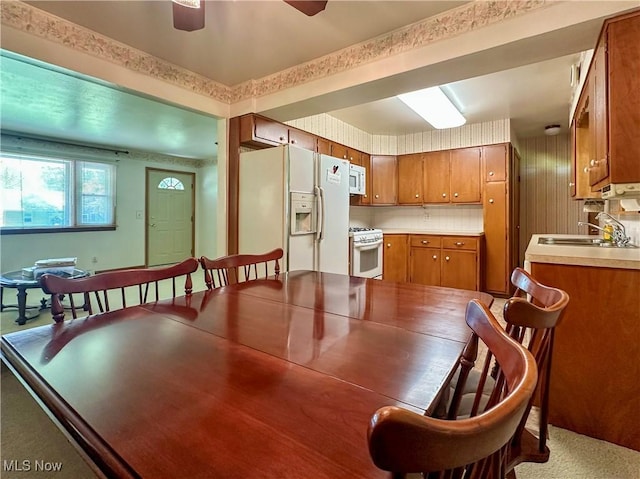 195 Fairlawn Ave, Niles, OH 44446 - dining space featuring a ceiling fan