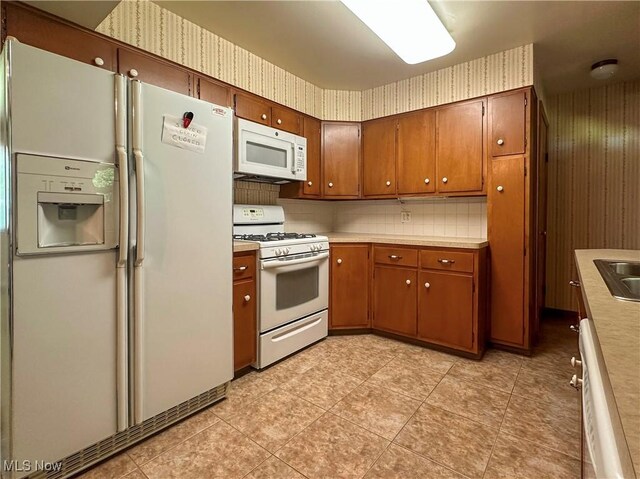 195 Fairlawn Ave, Niles, OH 44446 - kitchen with white appliances, light countertops, and light tile patterned floors