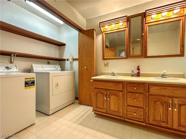 195 Fairlawn Ave, Niles, OH 44446 - laundry room with washer and clothes dryer