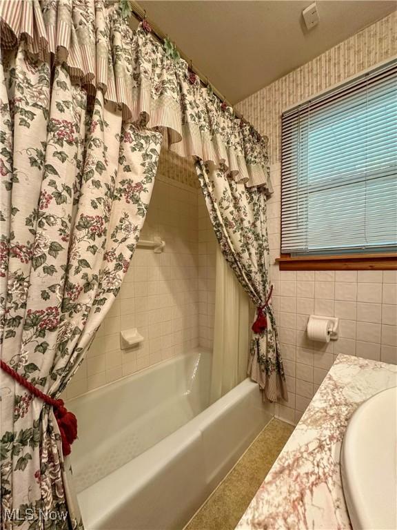 195 Fairlawn Ave, Niles, OH 44446 - full bath featuring shower / bath combination with curtain, wallpapered walls, tile walls, and a sink