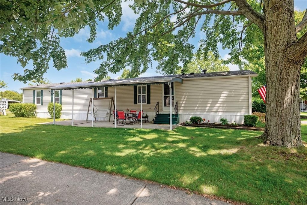 3 Carousel Ln, Olmsted Township, OH 44138 - manufactured / mobile home with a front lawn and a patio area