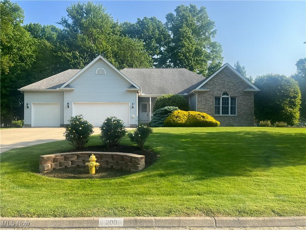 200 Robbies Run, Cortland, OH 44410 - single story home featuring an attached garage, a front yard, concrete driveway, and a shingled roof