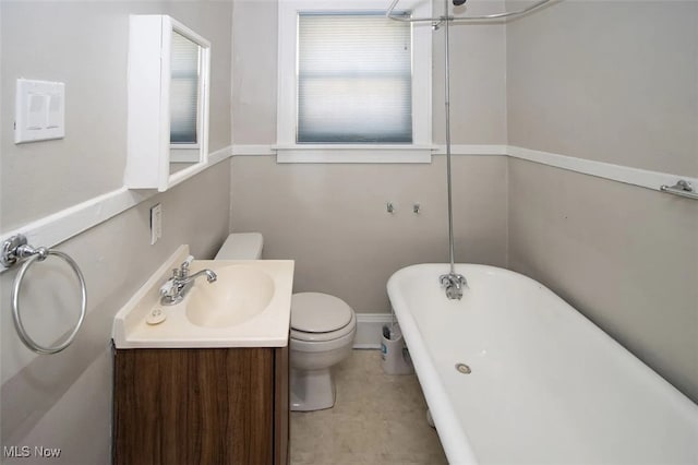 942 Harrison Ave, Akron, OH 44314 - bathroom featuring a soaking tub, vanity, and toilet