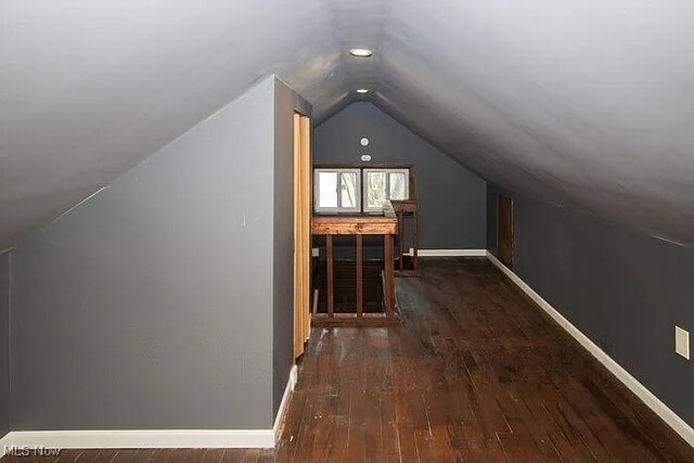 942 Harrison Ave, Akron, OH 44314 - bonus room featuring lofted ceiling, wood-type flooring, and baseboards