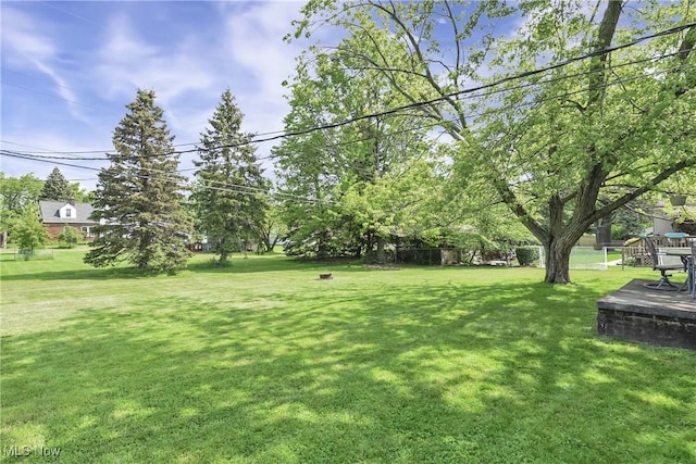 321 Justo Ln, Seven Hills, OH 44131 - view of green lawn