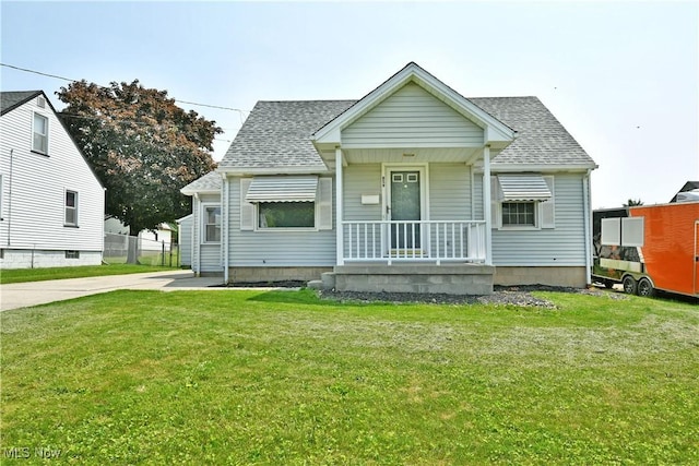 859 Gary Ave, Girard, OH 44420 - bungalow featuring covered porch, a shingled roof, and a front yard