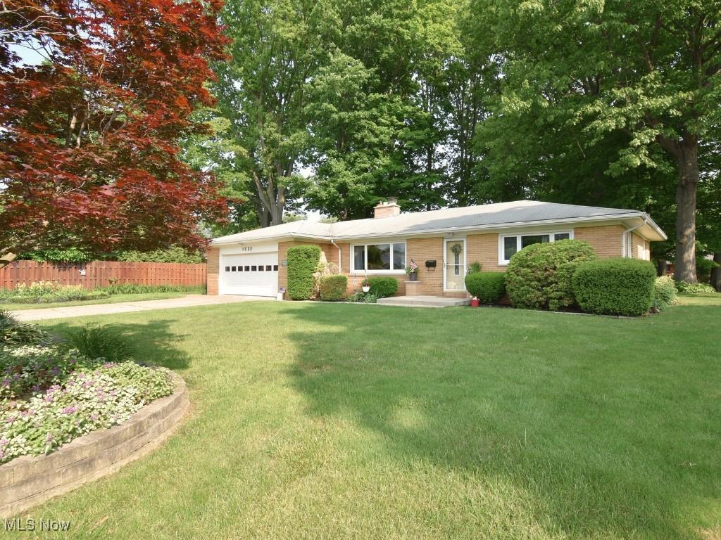 7522 Lauren J Dr, Mentor, OH 44060 - photo 1