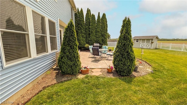 813 Buckeye Ln, Sandusky, OH 44870 - view of yard with a patio area