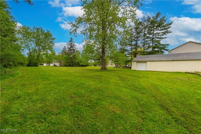 10031 Akins Rd, North Royalton, OH 44133 - view of green lawn