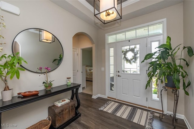 12136 White Tail Run, Columbia Station, OH 44028 - entryway featuring arched walkways, dark wood-style floors, baseboards, and a chandelier