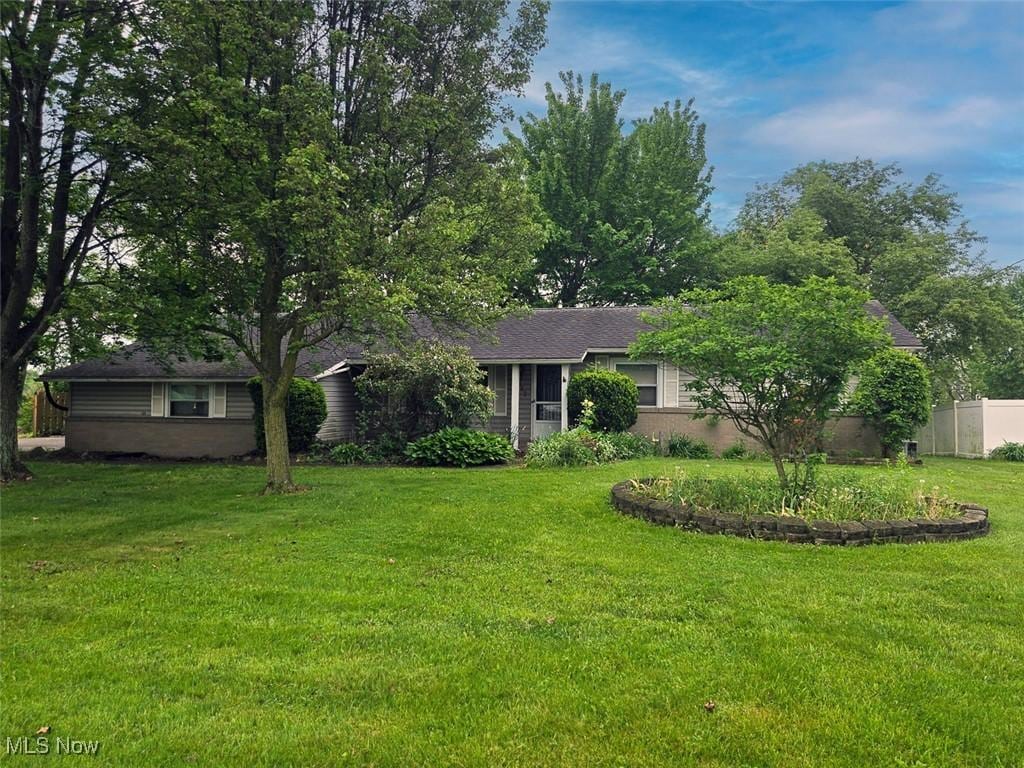 3212 Foxmoor St NE, Hartville, OH 44632 - view of front facade