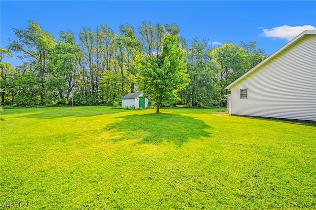 7410 Fieldstone Ave, Conneaut, OH 44030 - view of grassy yard with view of scattered trees