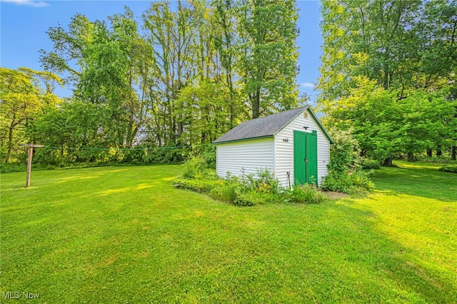 7410 Fieldstone Ave, Conneaut, OH 44030 - view of grassy yard featuring view of scattered trees