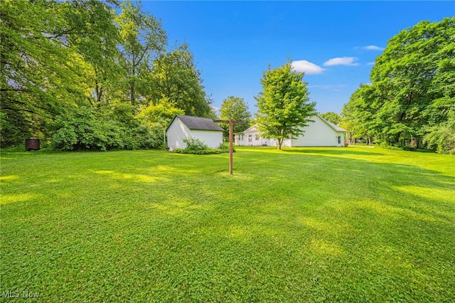 7410 Fieldstone Ave, Conneaut, OH 44030 - view of grassy yard