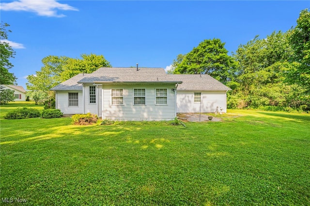 7410 Fieldstone Ave, Conneaut, OH 44030 - back of house with a lawn