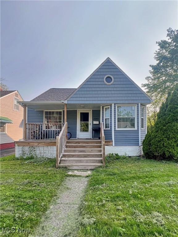 1541 E 196th St, Euclid, OH 44117 - bungalow-style house featuring a front lawn and a porch