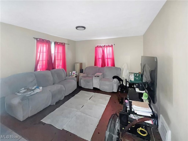 1541 E 196th St, Euclid, OH 44117 - view of living area