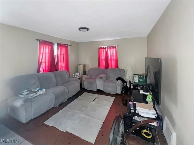 1541 E 196th St, Euclid, OH 44117 - view of living area
