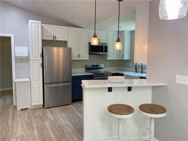 4244 Hensel Dr SW, Carrollton, OH 44615 - kitchen with stainless steel appliances, a sink, a kitchen bar, light countertops, and vaulted ceiling