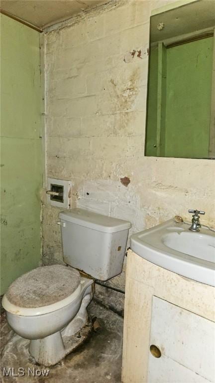 10612 Linnet Ave, Cleveland, OH 44111 - bathroom with toilet and vanity
