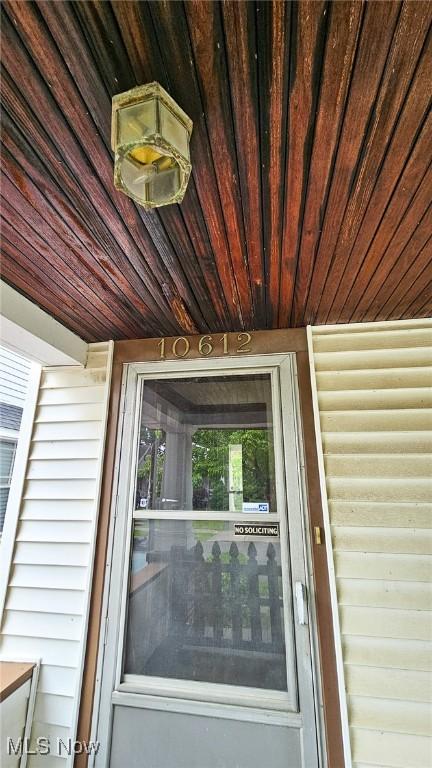 10612 Linnet Ave, Cleveland, OH 44111 - view of doorway to property