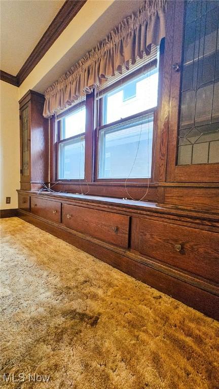 10612 Linnet Ave, Cleveland, OH 44111 - detailed view of crown molding