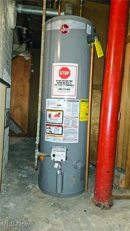 10612 Linnet Ave, Cleveland, OH 44111 - utilities featuring water heater