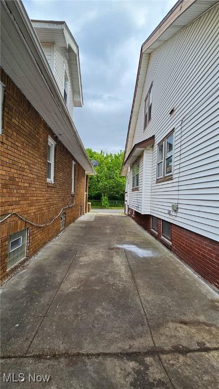 10612 Linnet Ave, Cleveland, OH 44111 - view of side of home