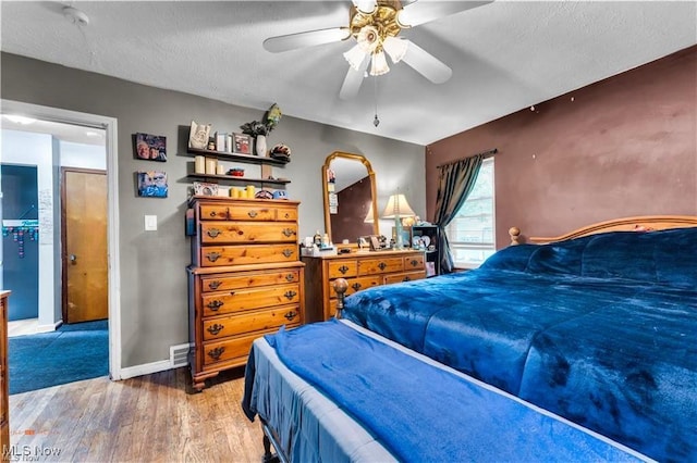 459 Lloyd Rd, Euclid, OH 44132 - bedroom featuring wood finished floors, a textured ceiling, baseboards, and a ceiling fan