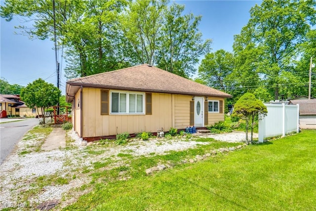 4944 Coleman Dr, Akron, OH 44319 - bungalow-style home featuring entry steps