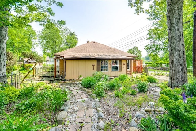 4944 Coleman Dr, Akron, OH 44319 - back of house featuring a shingled roof