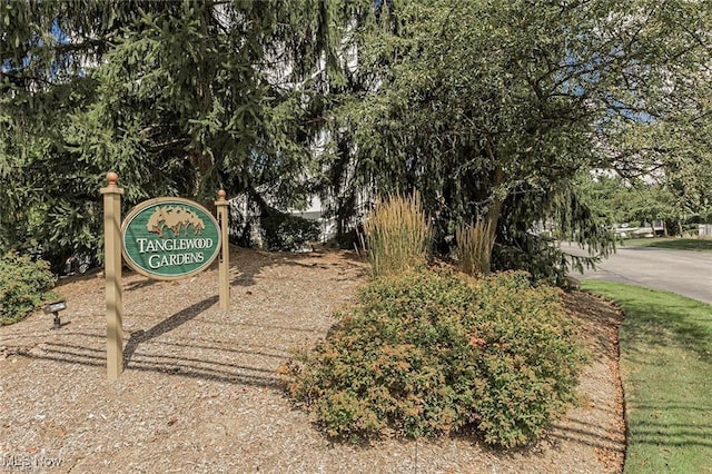 17682 Eastbrook Trl, Chagrin Falls, OH 44023 - view of community / neighborhood sign